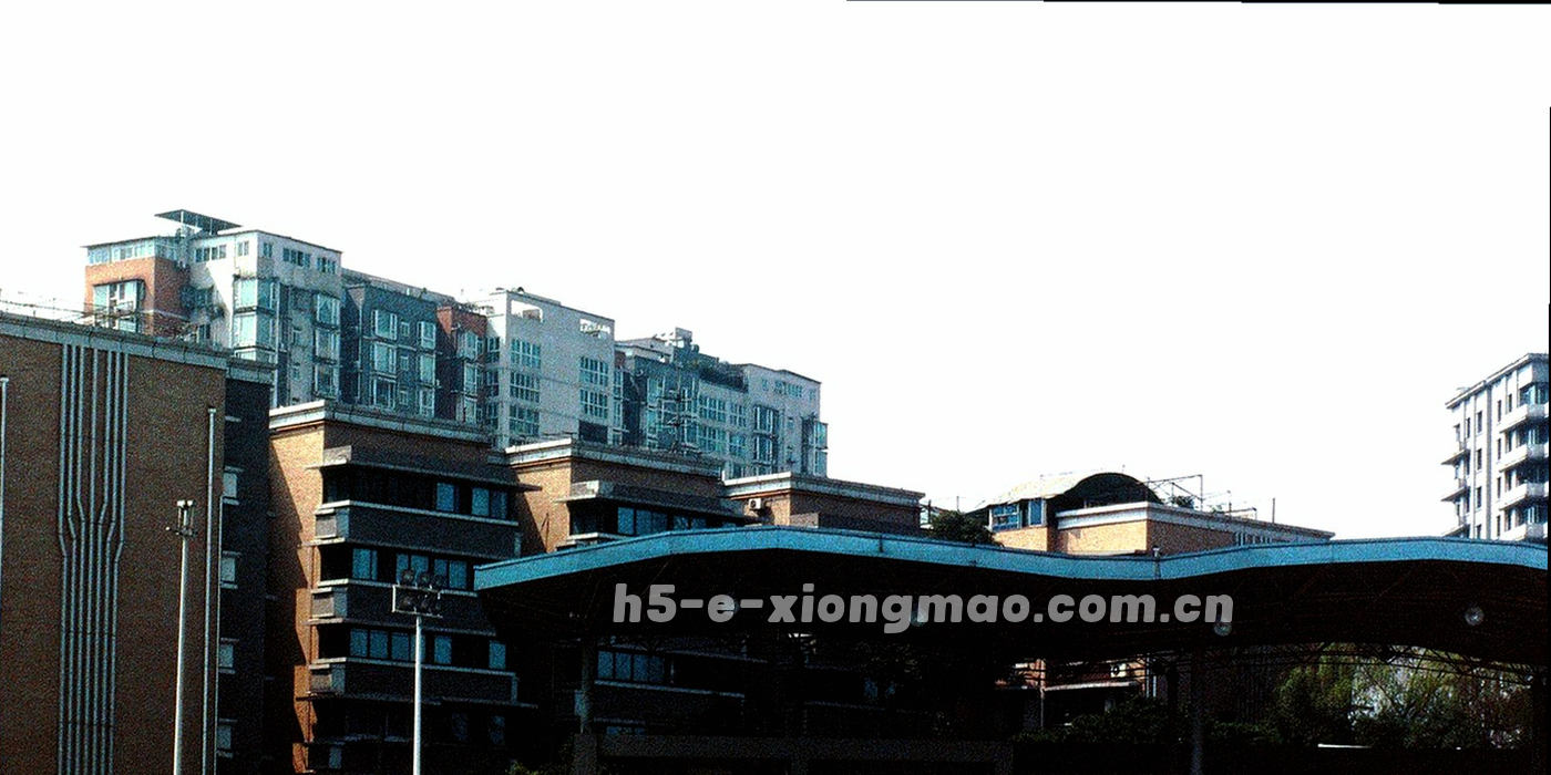 赛事面板从下载到安装完成的四步流程示意：获取版本包、核对批次号、导入轮次视图、确认预约入口可用
